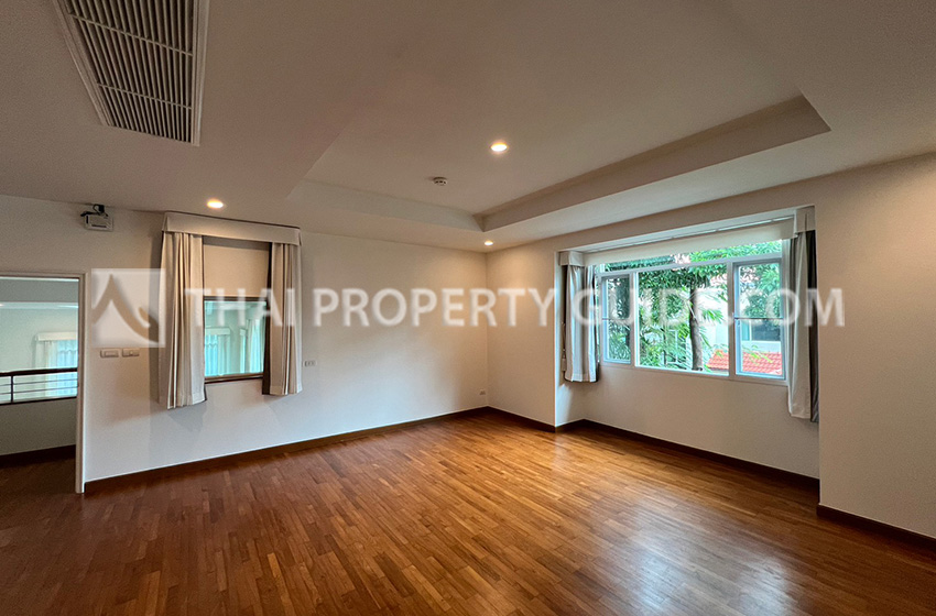 House with Shared Pool in Nichada Thani 